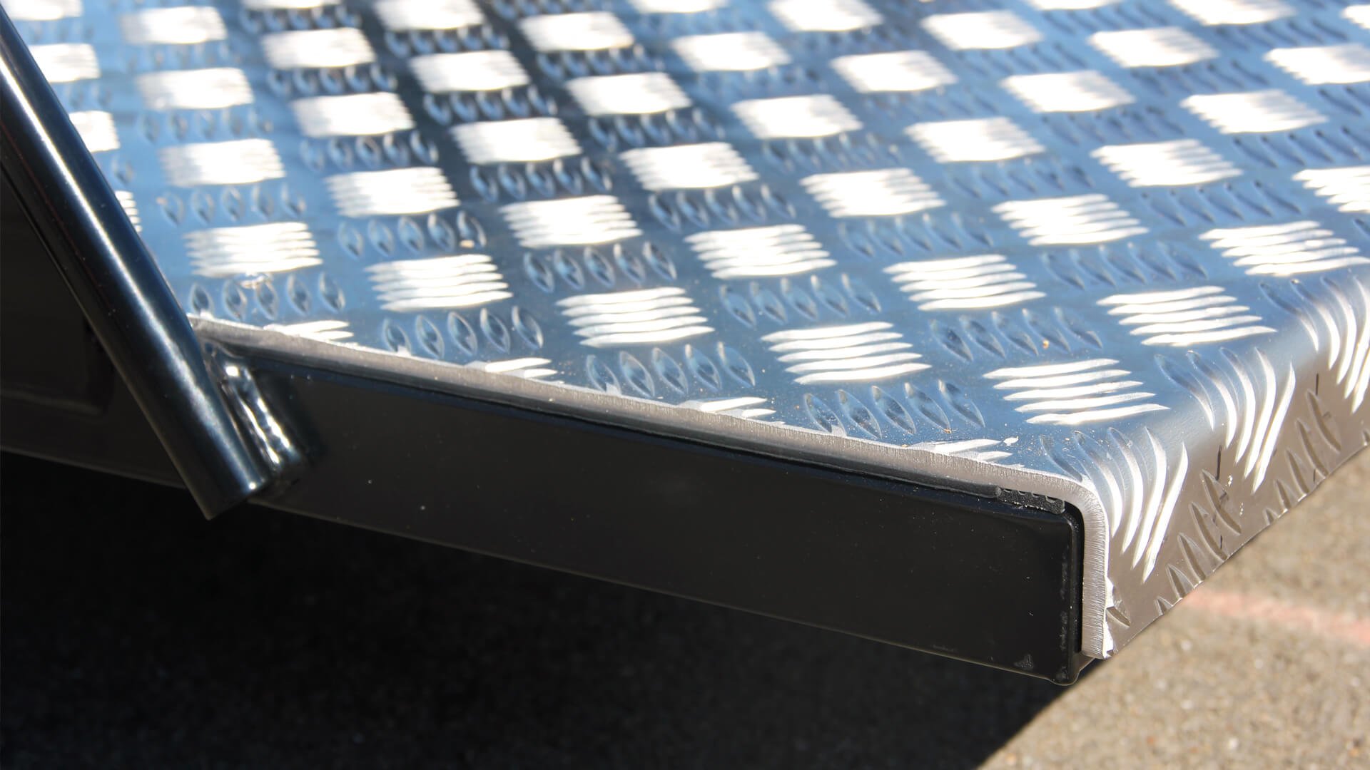 Plancher tôle larmée épaisseur standard