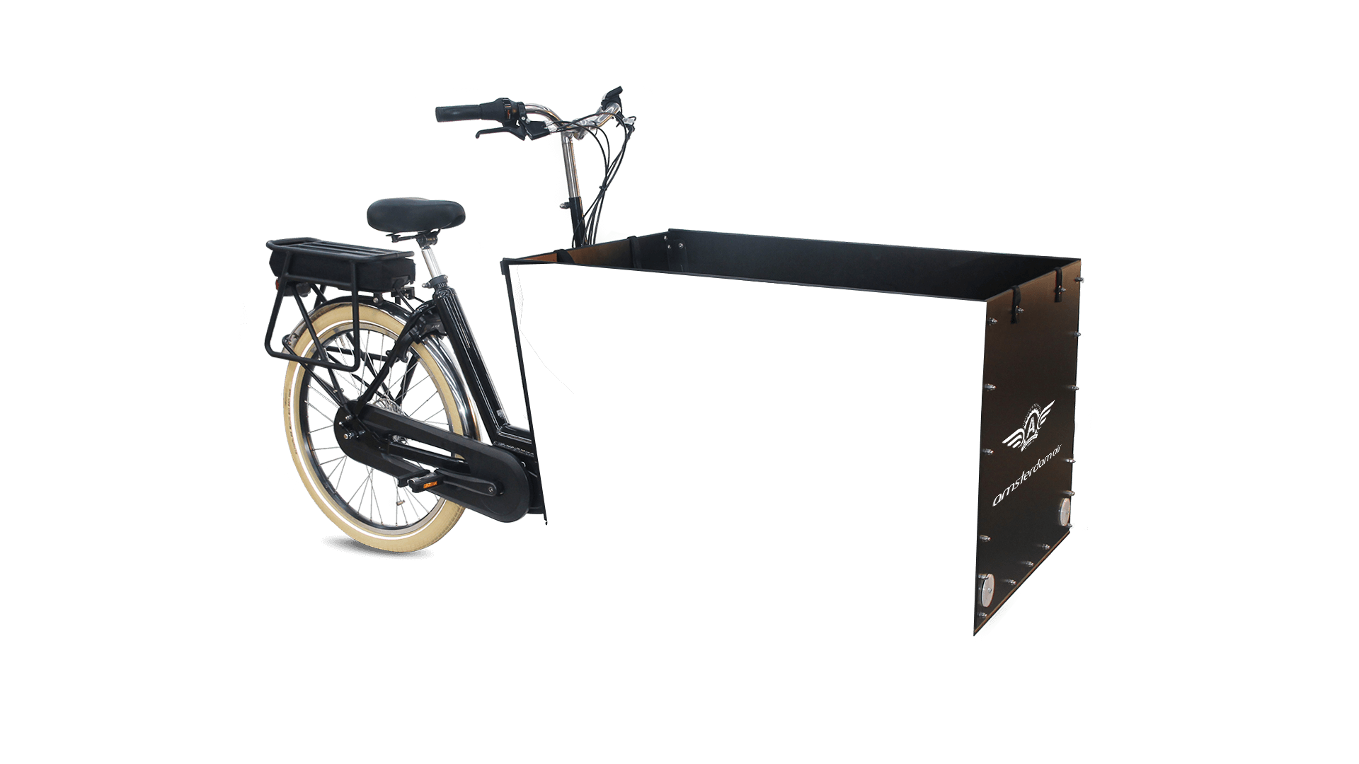 Un modèle avec découpe du coffe, vitrages souples transparents et protection pluie