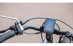 Le Smart Display avec 3 niveaux d'assistance fixé au centre du guidon