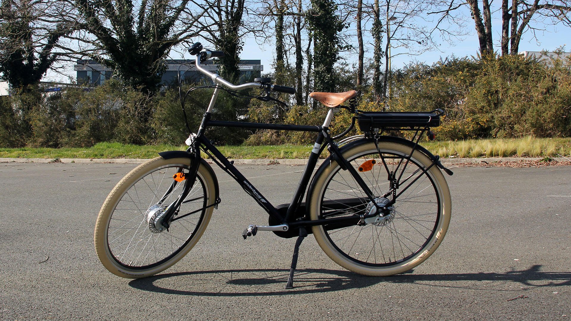 Les pneus Big Apple jouent le rôle d’une véritable suspension. Ne choisissez plus entre routes et chemins ! 