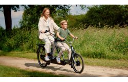 Tandem électrique avec enfant devant