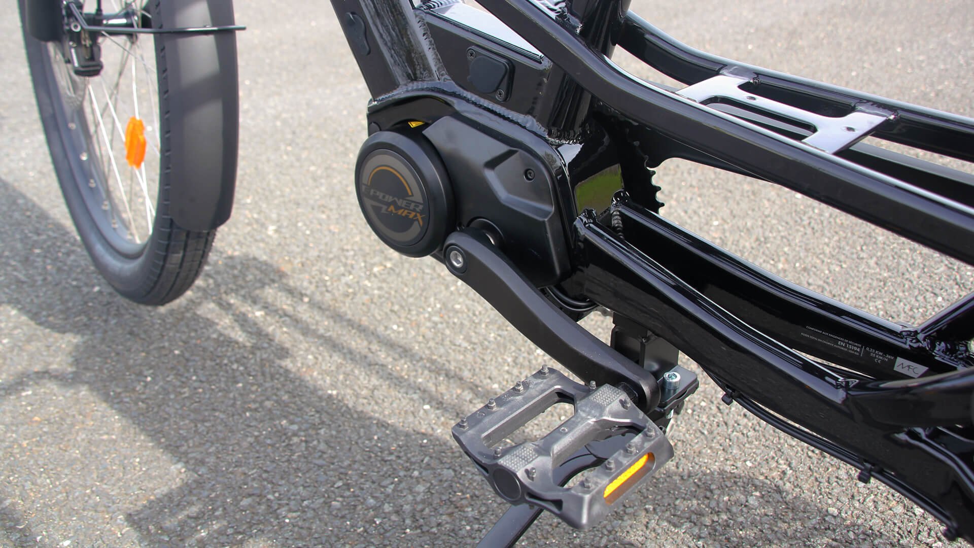 Situé dans le pédalier, le moteur Naka E Power Max délivre un couple impressionnant de 100 Nm ! 