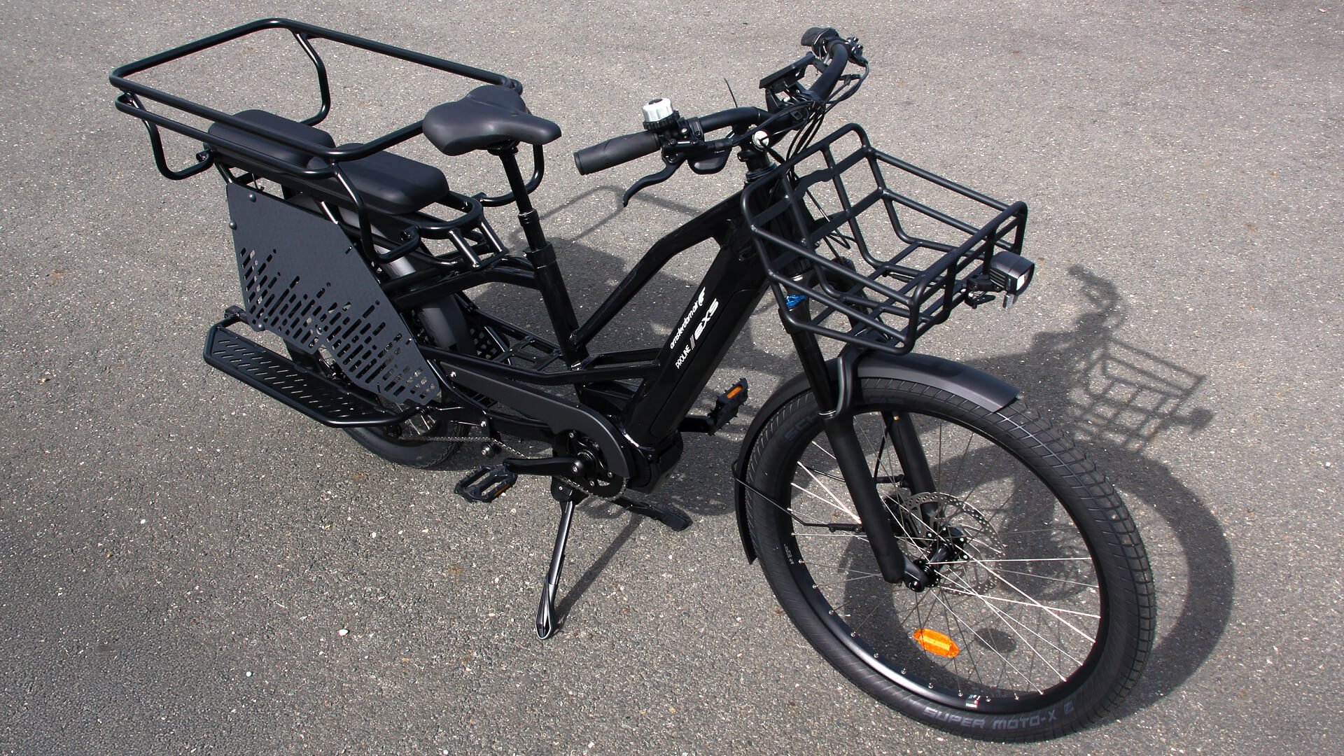 La charge maximale supportée par ce vélo cargo s'élève à 220 kg