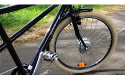 Le moteur Bafang est situé au niveau du moyeu de la roue avant 