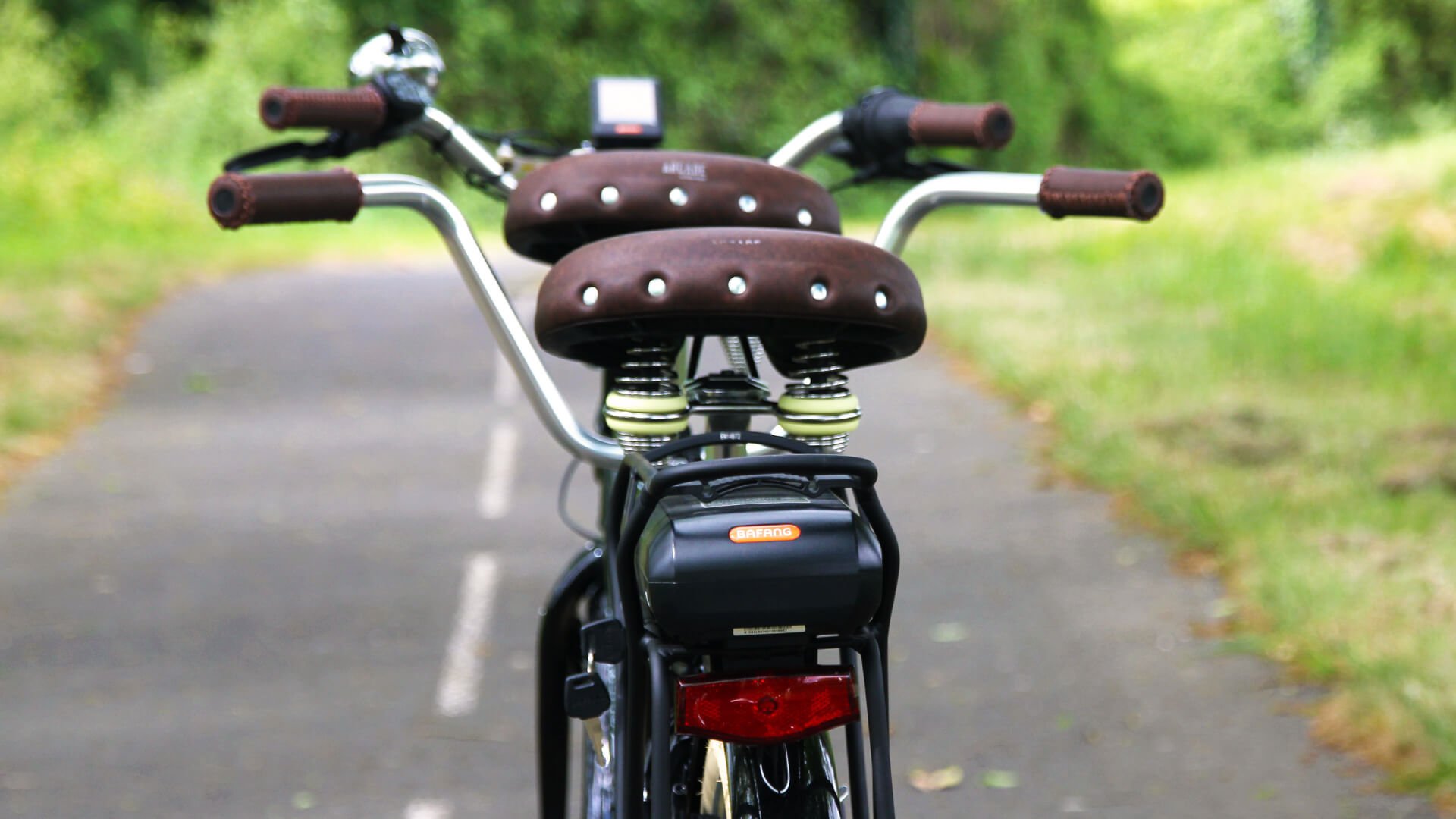 La batterie 450 Wh est logée dans le porte-bagage arrière
