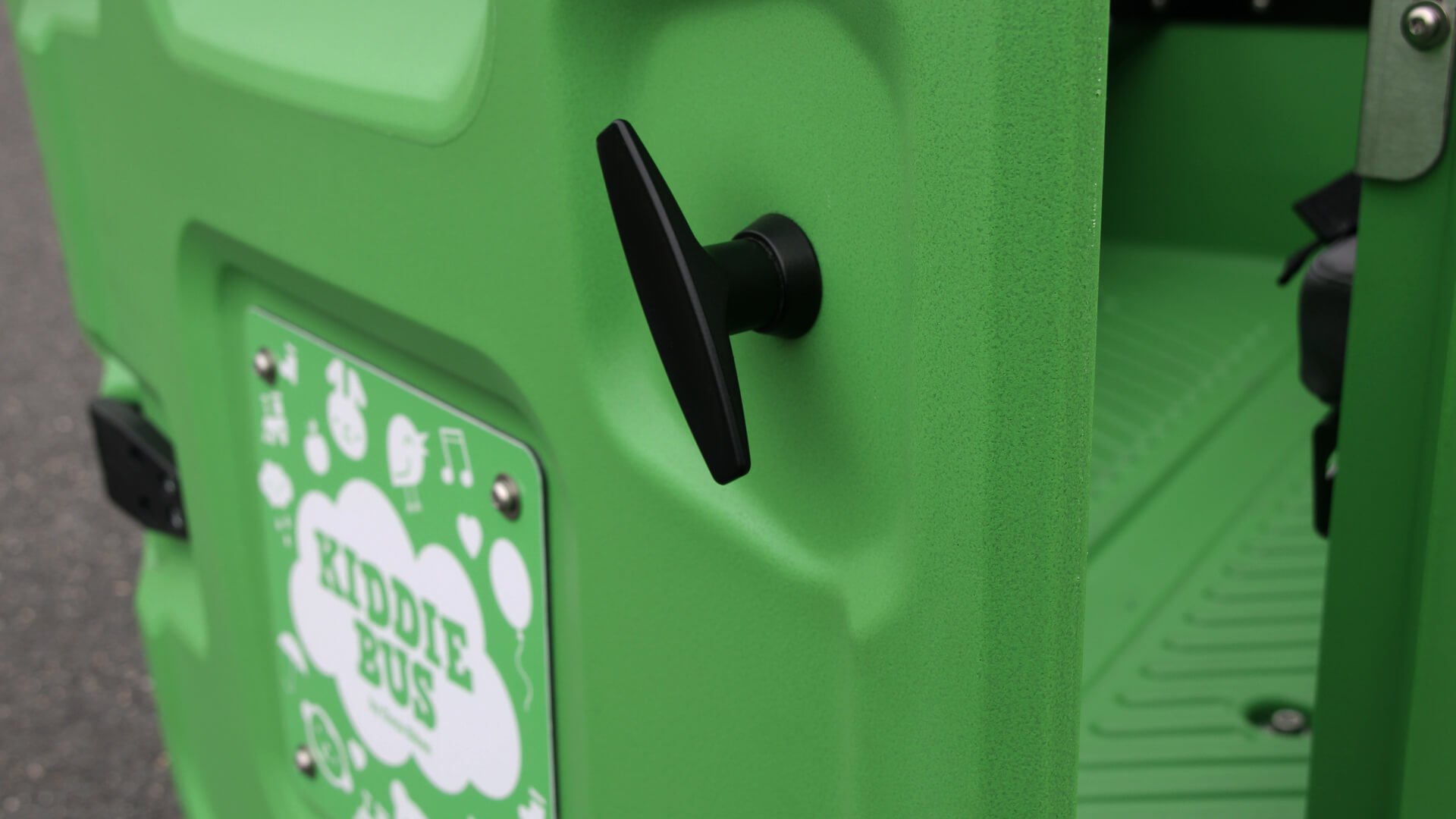 Une poignée pratique pour ouvrir la porte avant