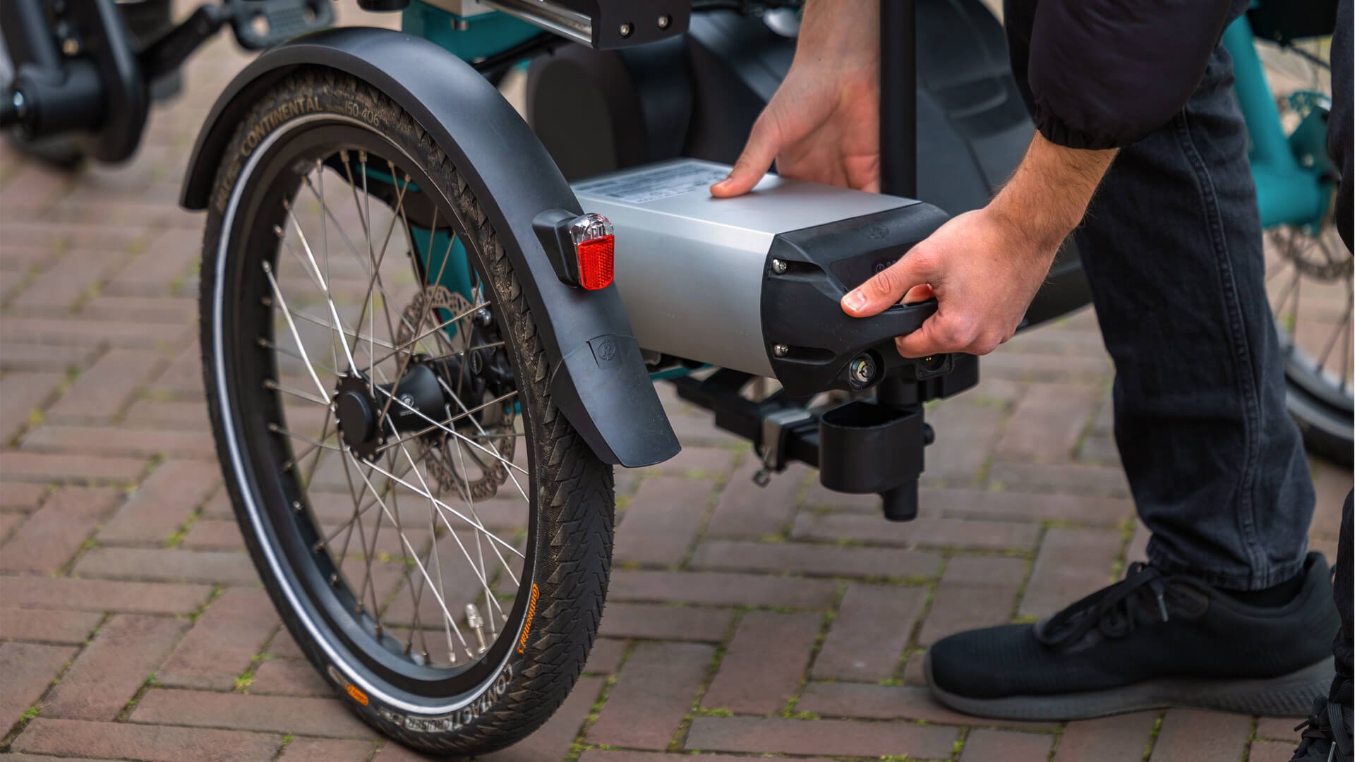La batterie se loge dans un compartiment à l'arrière du Fun2Go