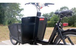 Biporteur Shadow vue de derrière, avec la batterie logée à l'arrière de la caisse
