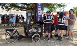 Notre triporteur aux services des festivaliers du Hellfest 