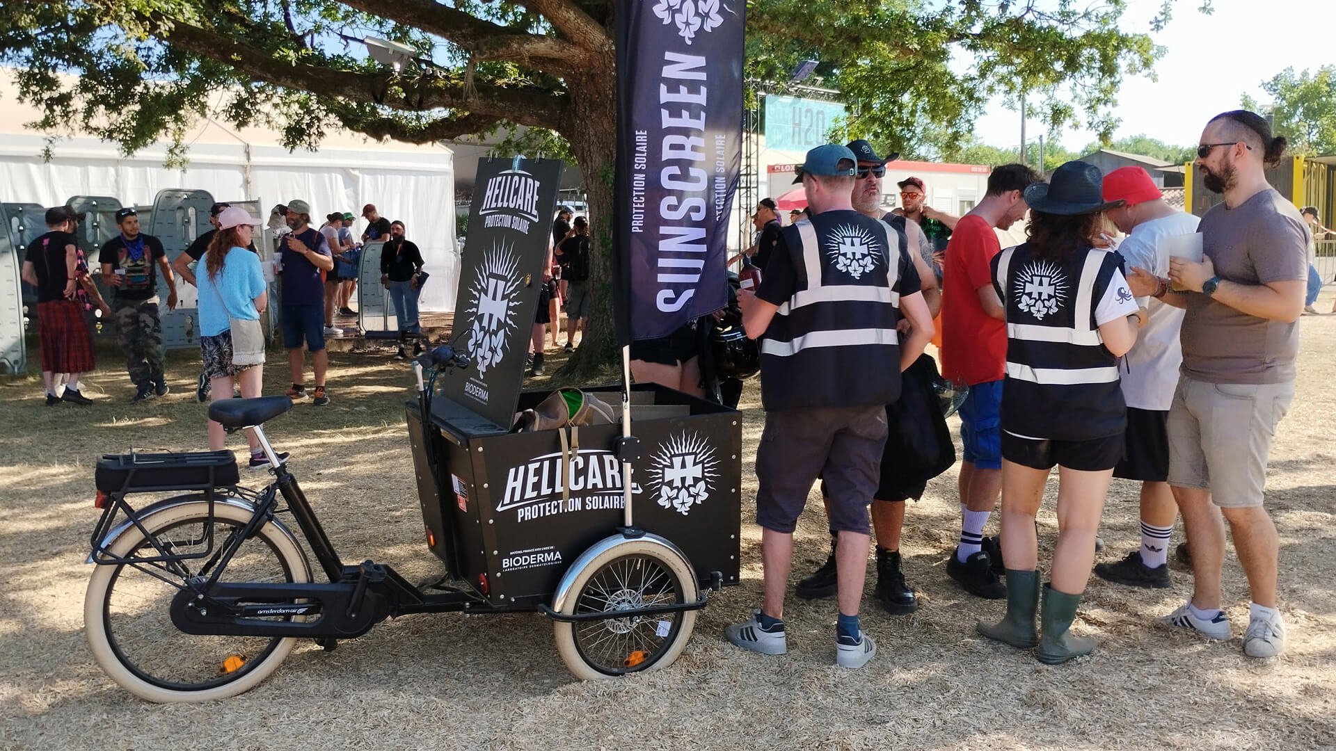 Notre triporteur aux services des festivaliers du Hellfest 