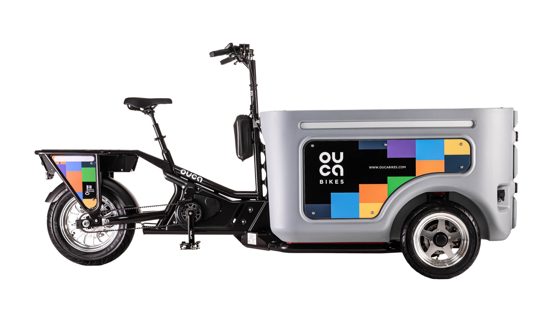 Le triporteur Ouca Transport avec coffre gris clair