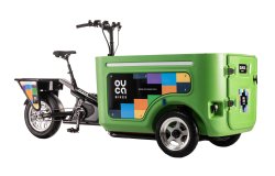Le triporteur Ouca Transport avec coffre vert pomme