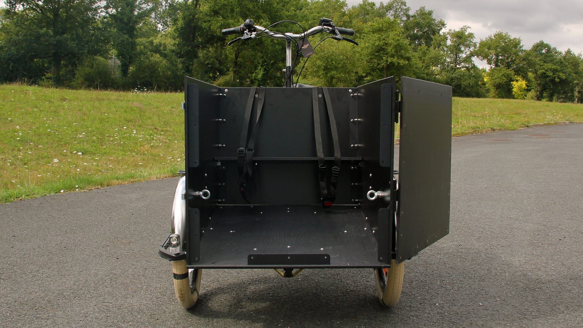 Triporteur Amsterdam Air eDrive super chien avec porte avant ouverte