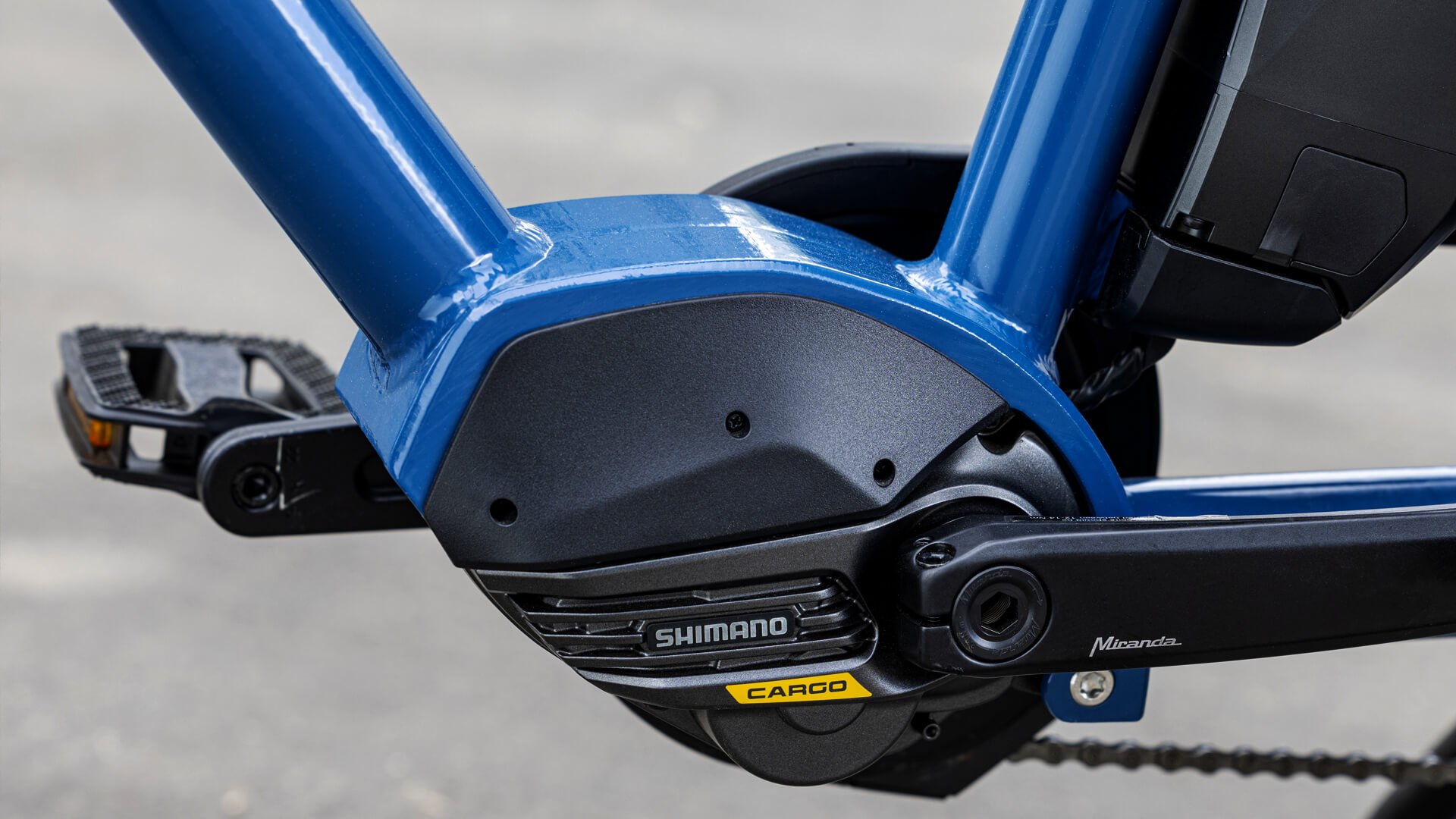 Gros plan sur le moteur pédalier SHIMANO EP8 Cargo qui délivre un couple max de 85 Nm
