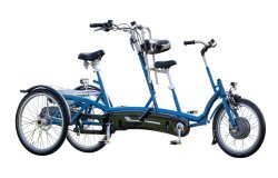 Tandem tricycle électrique enfant devant Kivo Plus de vanRaam