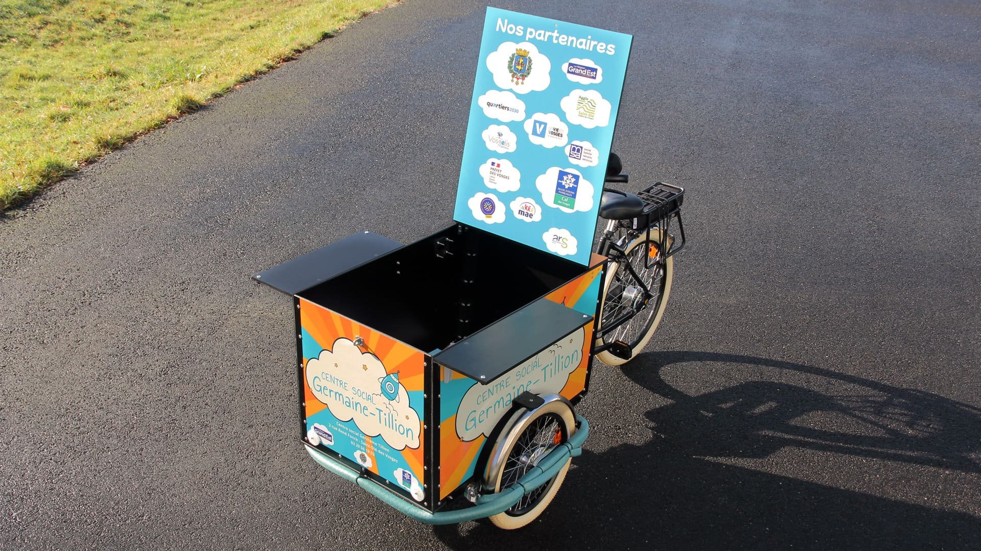 Le triporteur publicitaire Amsterdam Air eDrive avec coffre personnalisé