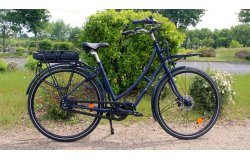 Le 1881 Deluxe avec cadre bleu acier mat (RAL 5011)