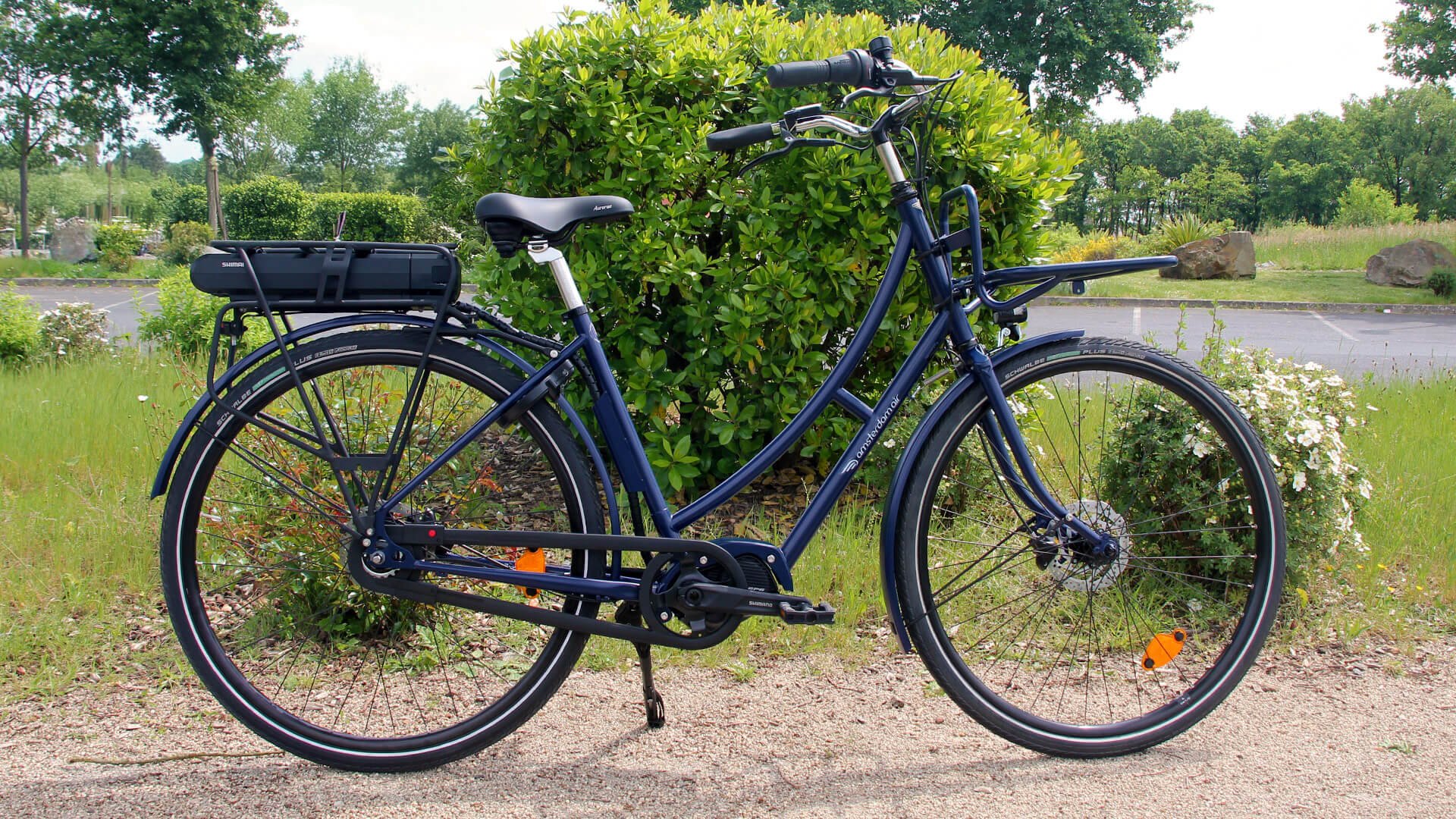 Le 1881 Deluxe avec cadre bleu acier mat (RAL 5011)