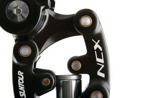 Tige de selle suspendue à parallélogramme déformable Suntour NCX ,coloris noir 31.6 mm