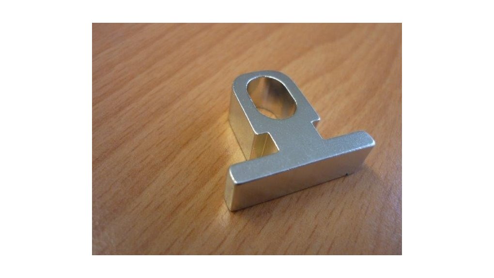 Pièce fixation tendeur de chaîne