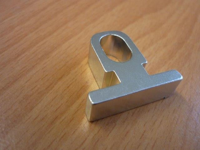 Pièce fixation tendeur de chaîne