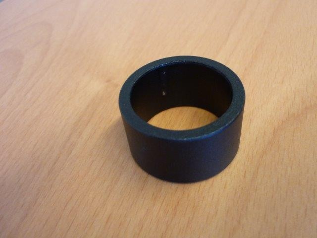 Entretoise noire 1 "1/8 hauteur 20mm Ø29