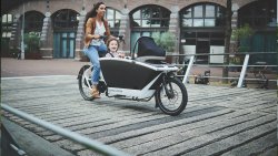 Vue plongeante du biporteur électrique Urban Arrow Family