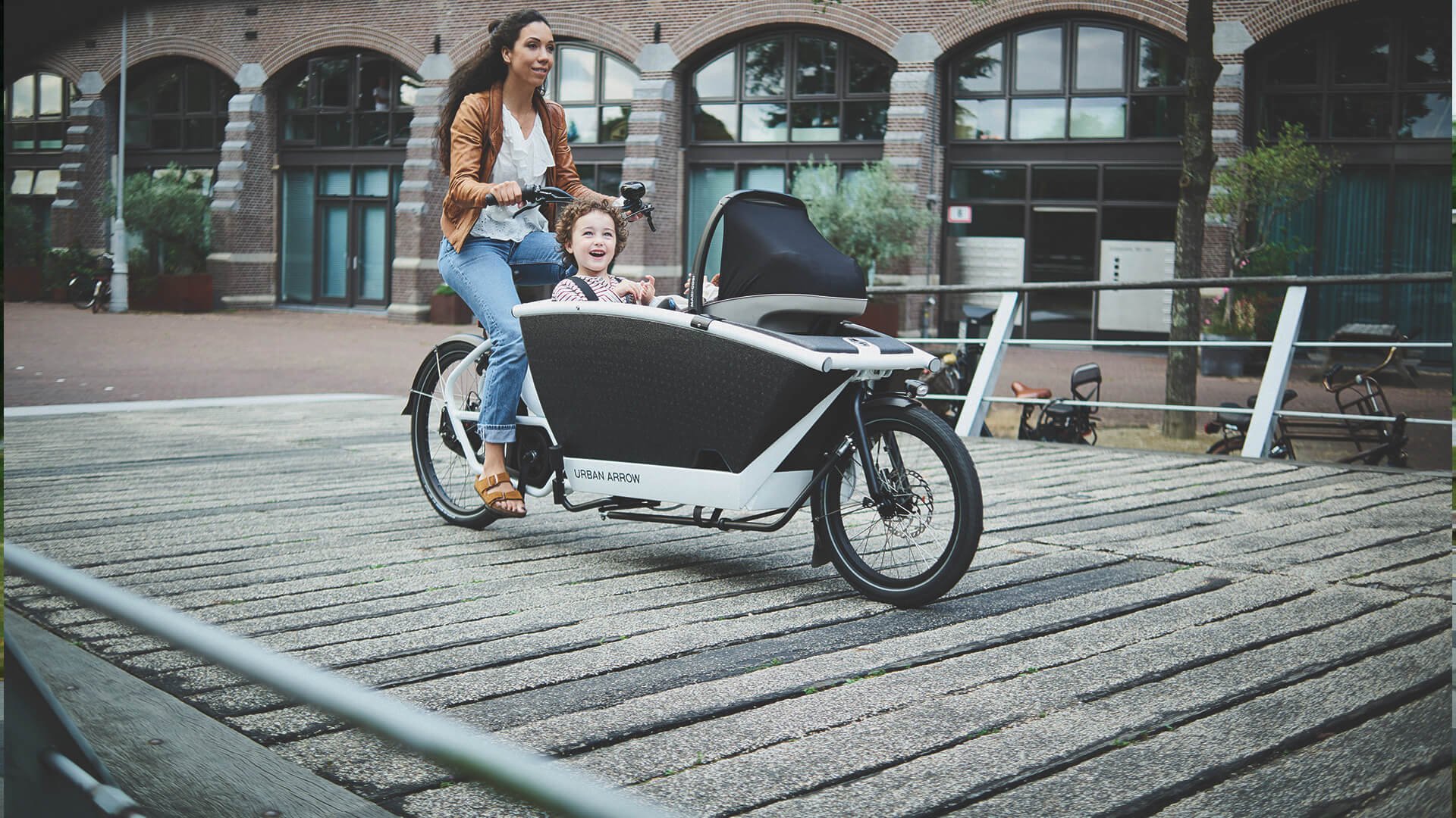 Vue plongeante du biporteur électrique Urban Arrow Family