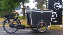 Triporteur électrique Bakfiets Flightcase assistance pédalier Shimano