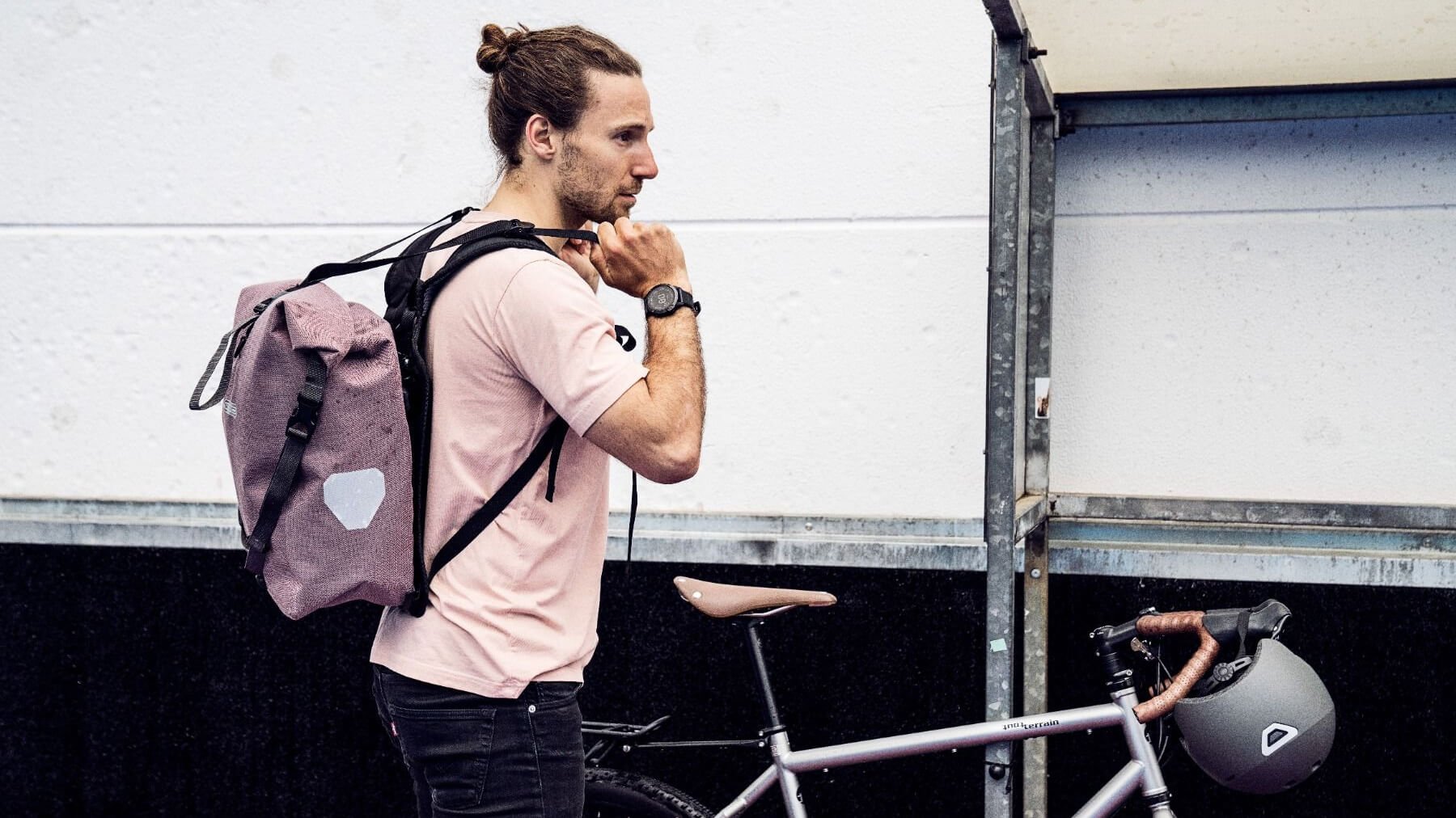 Transforme une sacoche vélo Ortlieb en sac à dos