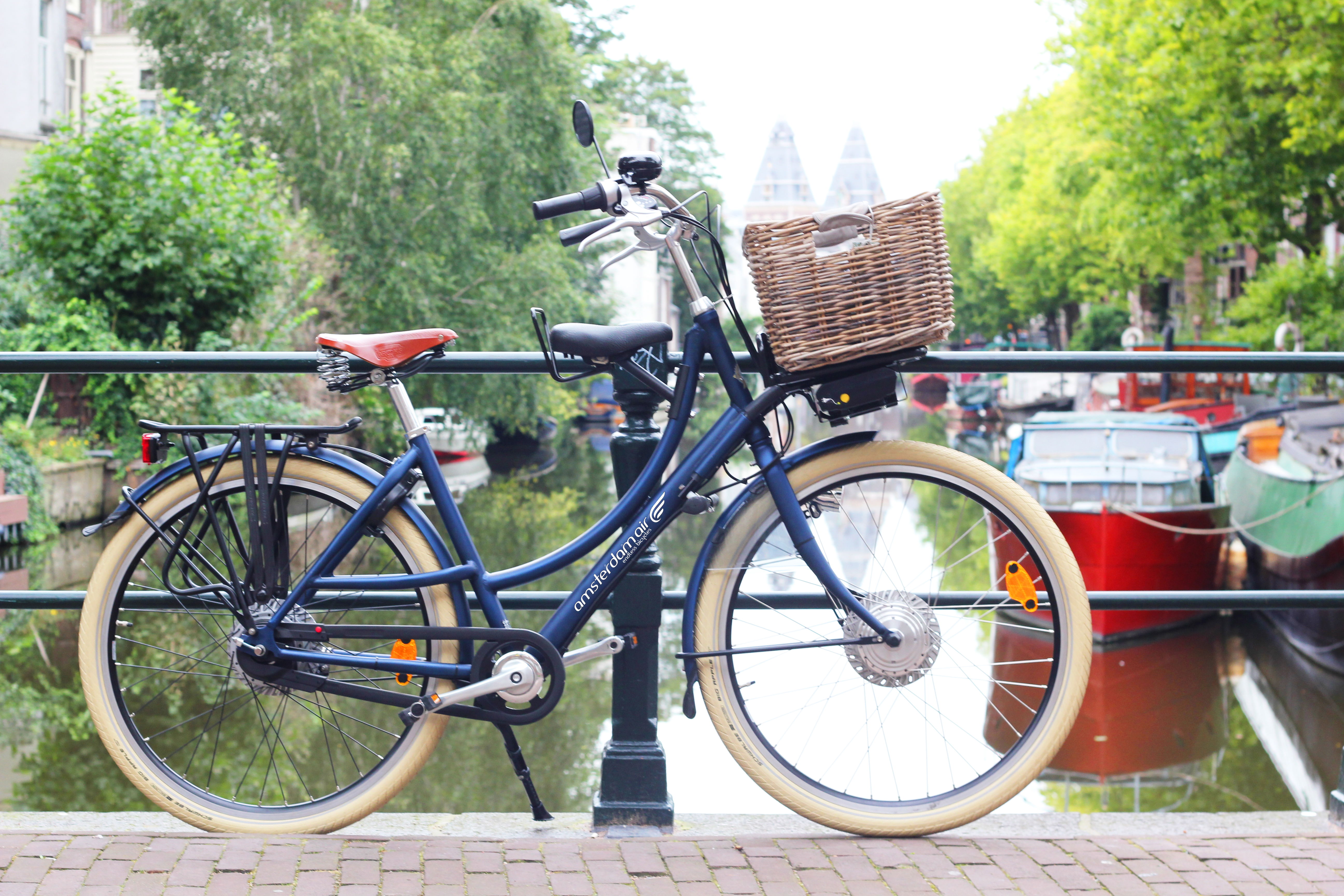 velo-hollandais-electrique-amsterdamair
