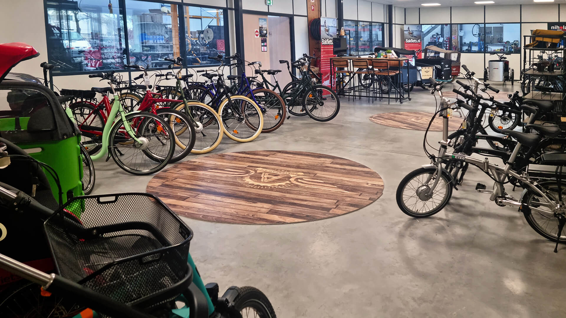 Vue de l'intérieur du showroom de Montaigu-Vendée