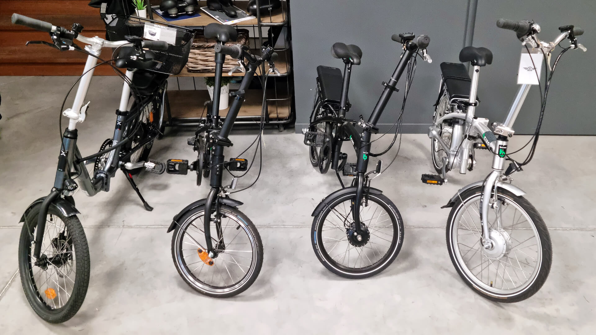 Nos modèles de vélos pliants en démonstration au showroom de Montaigu