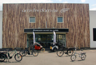 La façade de notre atelier-showroom de Montaigu-Vendée