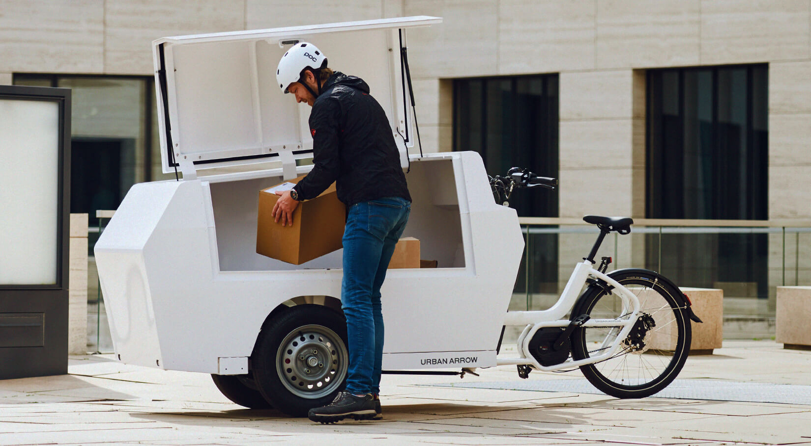 L'impressionant triporteur Tender 1000 de Urban Arrow en mode Post & Parcel